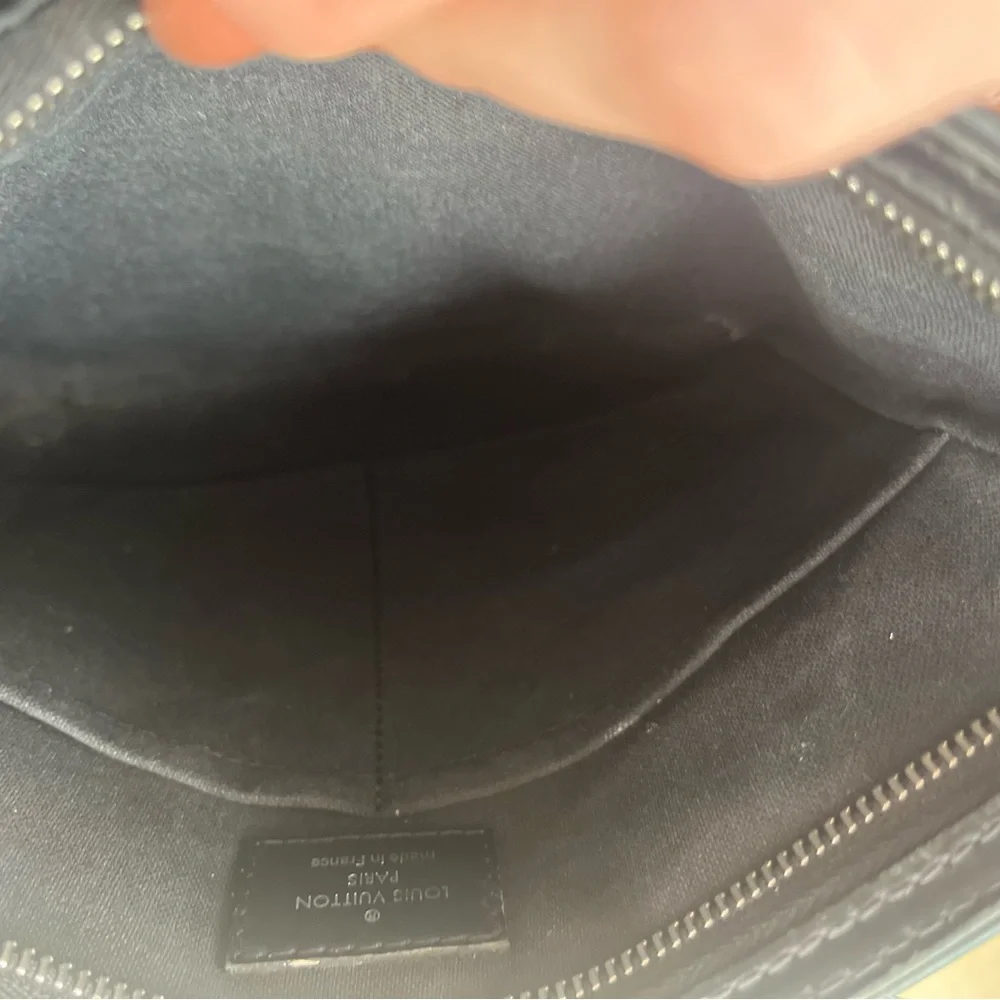 Authentic Louis Vuitton District PM Messenger – Damier Graphite - Picture 3 of 7